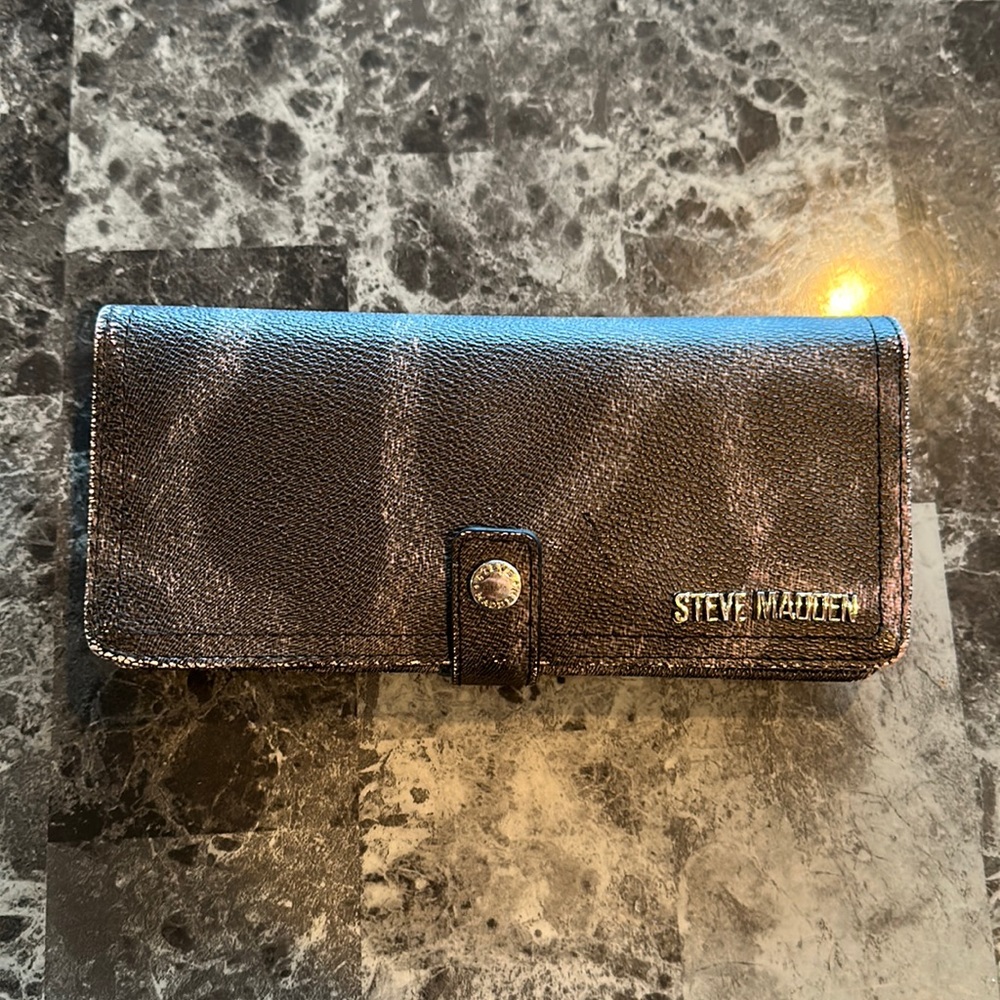 Steve Madden wallet black print